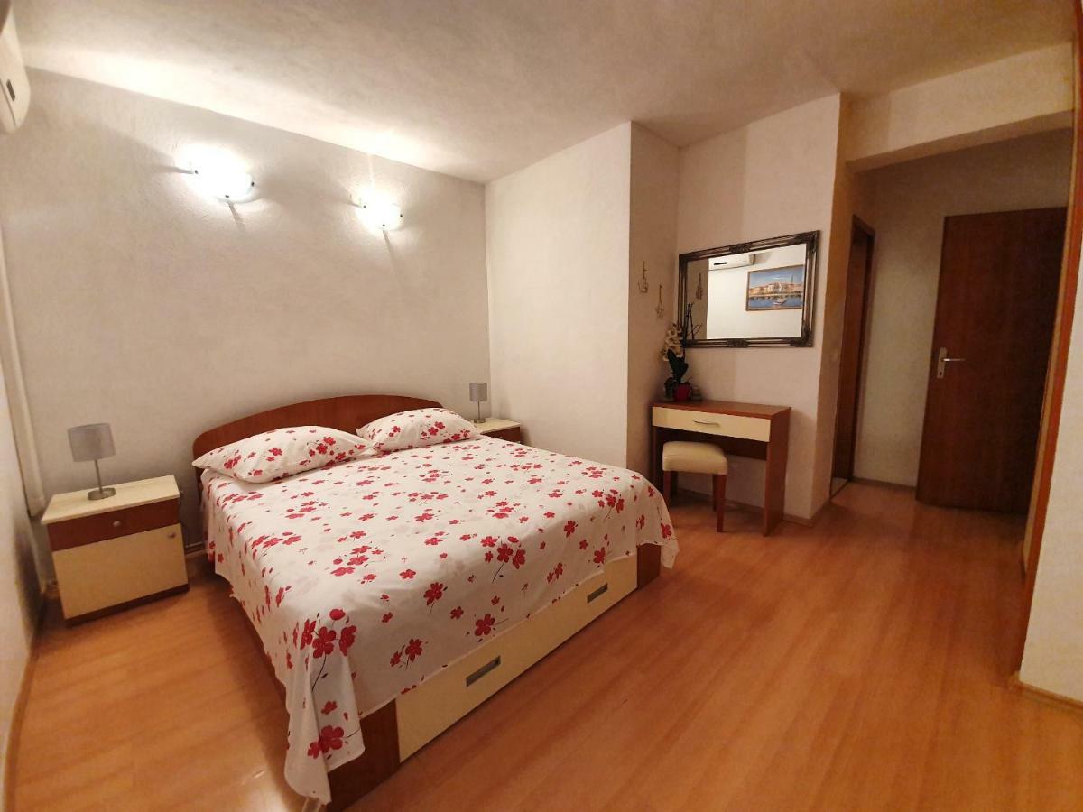 Apartmani Renata Brela Ngoại thất bức ảnh